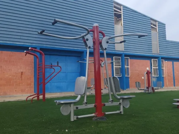 Maquina de ejercicio hombros espalda